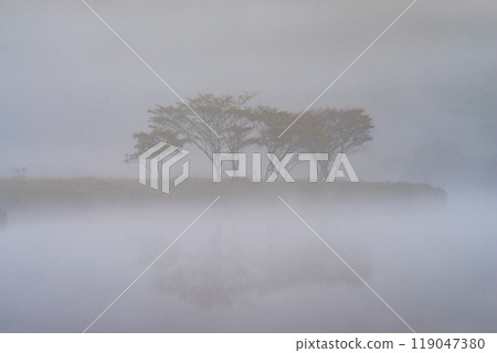 被晨霧包圍的赤城山、角滿淵[群馬縣] 119047380