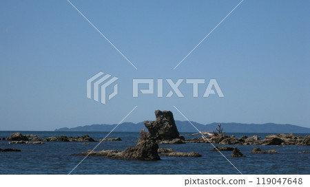 Blue sky, blue Sea of Japan, strange rocks and Awashima Island 119047648