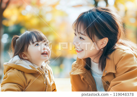 母親與孩子秋季公園 119048378