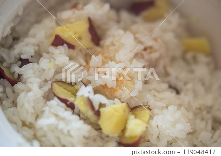 砂鍋煮薩摩地瓜飯 砂鍋煮薩摩地瓜飯 119048412