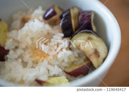 地瓜飯和醃茄子 地瓜飯和醃茄子 119048417