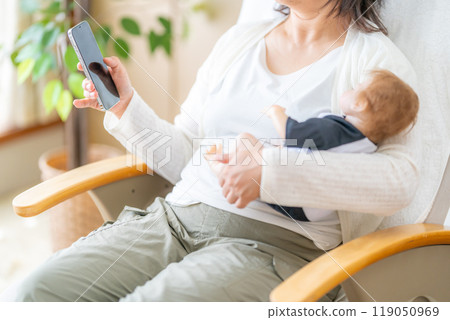 Enjoy online shopping at home after giving birth 119050969