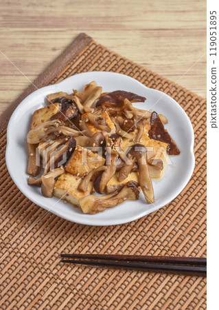 蠔油豆腐菇炒 蠔油豆腐菇炒 119051895