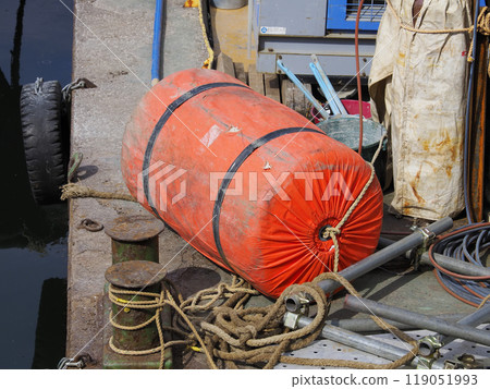 Floats Floats 119051993