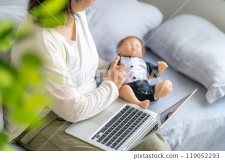 Mothers who balance work with childcare 119052293