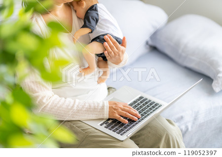 A powerful housewife who takes risks while raising children 119052397
