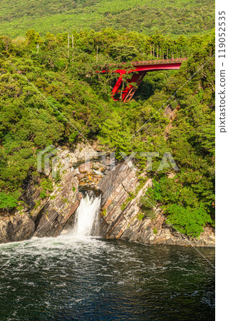Toroki Falls, flowing into the Pacific Ocean, Yakushima, offshore Alps (Autumn) 119052535