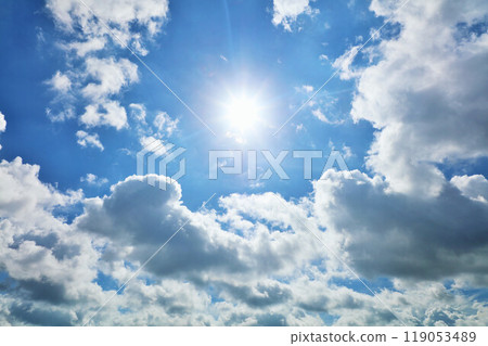 夏天藍天、雲彩和太陽 夏天藍天、雲彩和太陽 119053489