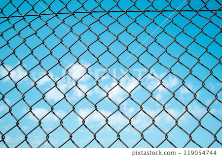 wire mesh and sky 119054744