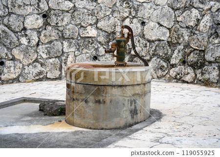 Public well, Tsukayama, Haebaru Town, Okinawa Prefecture 119055925