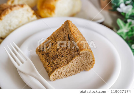 Rice flour chiffon cake, coffee flavor 119057174