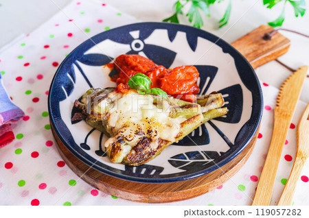烤茄子配起司番茄醬 119057282