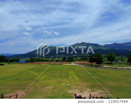 從熊本縣南阿蘇村眺望阿蘇五山 從熊本縣南阿蘇村眺望阿蘇五山 119057494