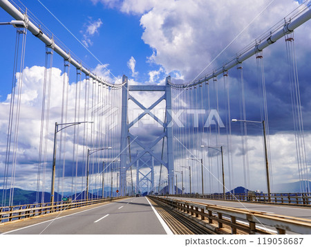 Crossing the sea on the Great Seto Bridge: Bisan Seto Bridge (Sakaide City, Kagawa Prefecture) 119058687