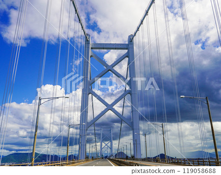 Crossing the sea on the Great Seto Bridge: Bisan Seto Bridge (Sakaide City, Kagawa Prefecture) 119058688