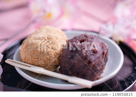 Autumn flavors: Ohagi and kinako Japanese sweets 119058815