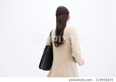 Business woman from behind 119058855