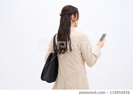Business woman watching smaho 119058856