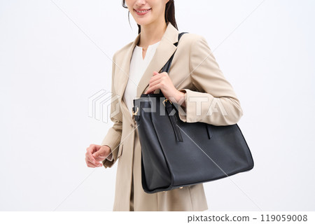 Business woman with business bag 119059008