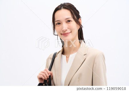 提著商務包的女商人 提著商務包的女商人 119059018