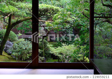 Scenery of the garden of an old house in Kyoto 119059211