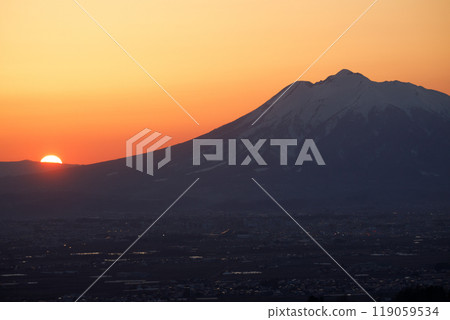Sunset over Mt. Iwaki as seen from Shigabo Forest Park (Hirakawa City, Aomori Prefecture) 119059534