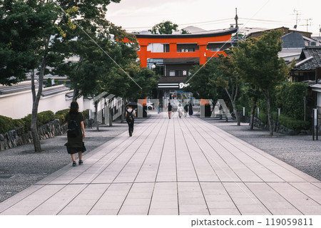 [京都] 伏見稻荷大社，擁有令人印象深刻的大鳥居的世界著名神社 119059811