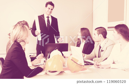 Building chief speech at meeting in office Building chief speech at meeting in office 119060320