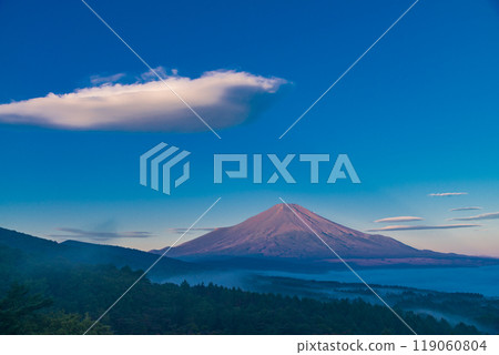 【山梨縣】早晨從山中湖全景平台看到的湖上的雲海和富士山 119060804