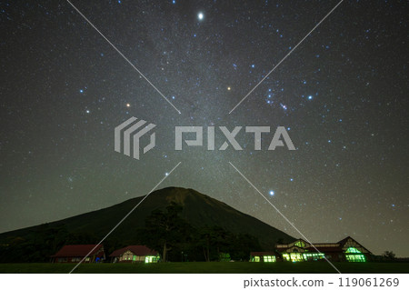 A very beautiful starry sky at Mt. Daisen in Tottori Prefecture, Japan A very beautiful starry sky at Mt. Daisen in Tottori Prefecture, Japan 119061269
