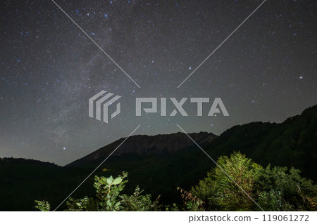 A very beautiful starry sky at Mt. Daisen in Tottori Prefecture, Japan A very beautiful starry sky at Mt. Daisen in Tottori Prefecture, Japan 119061272