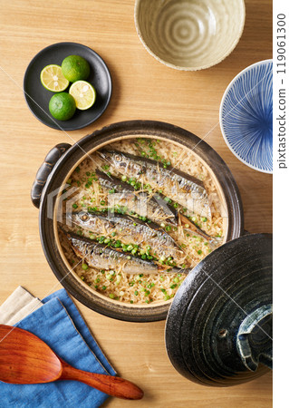 Pacific saury rice cooked in a clay pot 119061300
