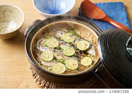 Pacific saury rice cooked in a clay pot 119061308