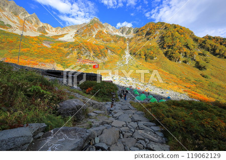 北阿爾卑斯山唐澤的壯麗秋葉 119062129