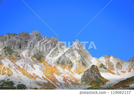 Spectacular autumn foliage at Karasawa in the Northern Alps - Karasawadake and Karasawayari 119062137