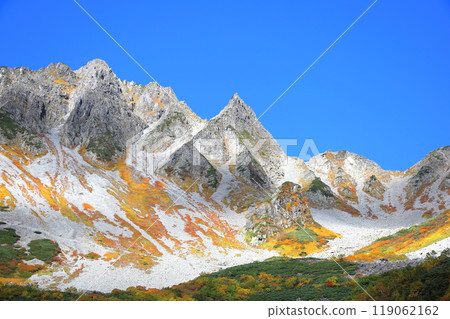 Spectacular autumn foliage at Karasawa in the Northern Alps - Karasawadake and Karasawayari 119062162
