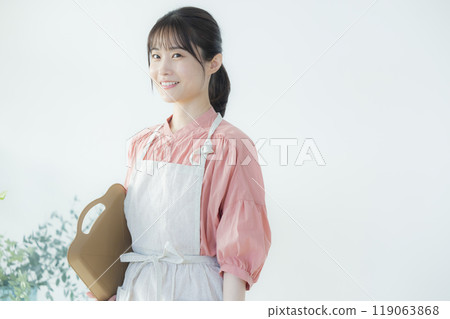 Apron woman 119063868