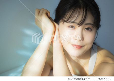 窗邊的女人 窗邊的女人 119063889