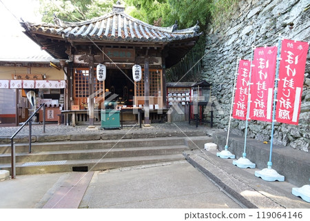和歌山市君寺參道旁的瀧本院風景 119064146