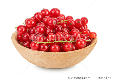 Red currant berries in a wooden bowl isolated on white background 119064167
