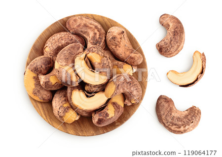 cashew nut with shell in wooden bowl isolated on white background. Top view. Flat lay 119064177
