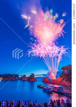 [Shizuoka Prefecture] Dogashima Sunset Fireworks 119065137