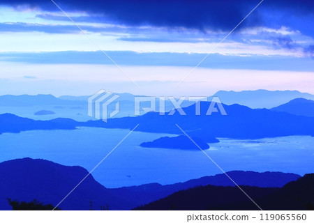 The Seto Inland Sea at dusk resembles a watercolor painting The Seto Inland Sea at dusk resembles a watercolor painting 119065560