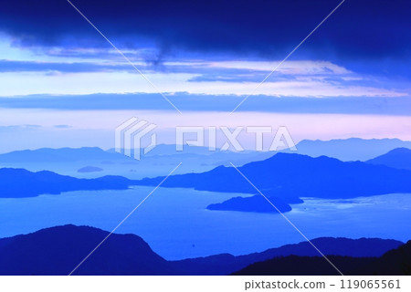 The Seto Inland Sea at dusk, like a watercolor painting The Seto Inland Sea at dusk, like a watercolor painting 119065561
