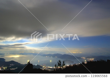 從野呂山眺望飛島街道向四國的夜景 從野呂山眺望飛島街道向四國的夜景 119065568