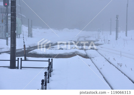 Early morning view from Nozawa Station to Tsugawa Station on the JR East Ban'etsu West Line (December 2022) 119066313