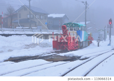 Early morning view from Nozawa Station to Tsugawa Station on the JR East Ban'etsu West Line (December 2022) Early morning view from Nozawa Station to Tsugawa Station on the JR East Ban'etsu West Line (December 2022) 119066314