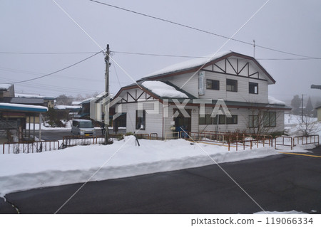Early morning view from Nozawa Station to Tsugawa Station on the JR East Ban'etsu West Line (December 2022) 119066334