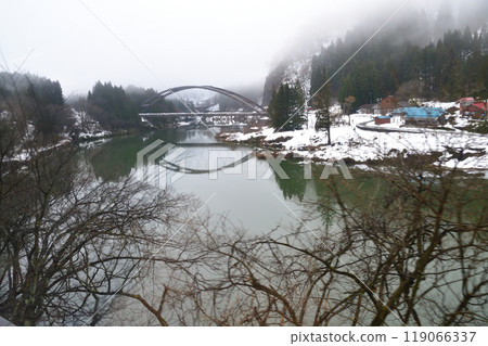 Early morning view from Nozawa Station to Tsugawa Station on the JR East Ban'etsu West Line (December 2022) Early morning view from Nozawa Station to Tsugawa Station on the JR East Ban'etsu West Line (December 2022) 119066337