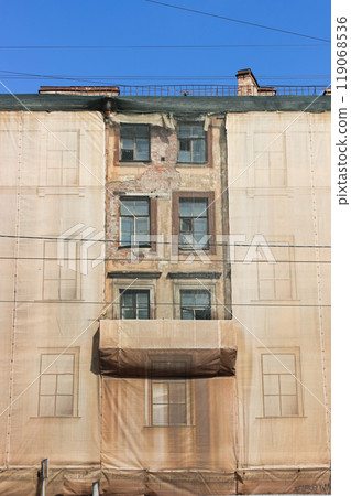 Repair work of the facade of an old building 119068536